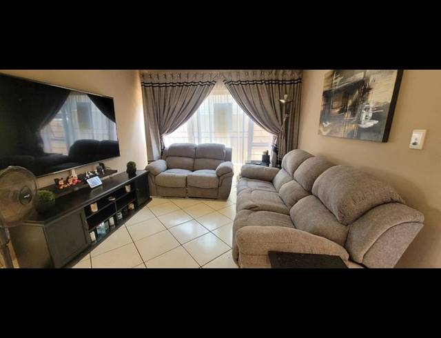 3 BEDROOM TOWNHOUSE FOR SALE IN NEW REDRUTH